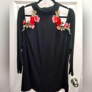 Nwts Women's size 2X Black top with floral embellishment